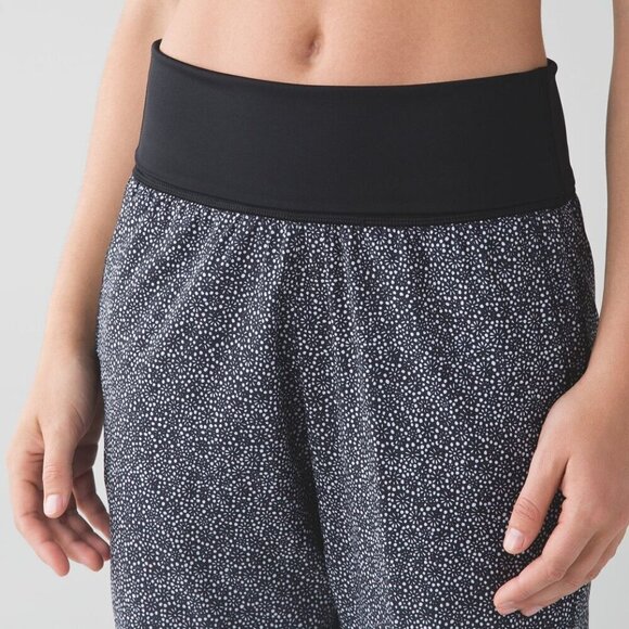 Lululemon Om Pant-Black Floral Lightweight High Waisted Joggers-Maternity- Size2 - Picture 5 of 14